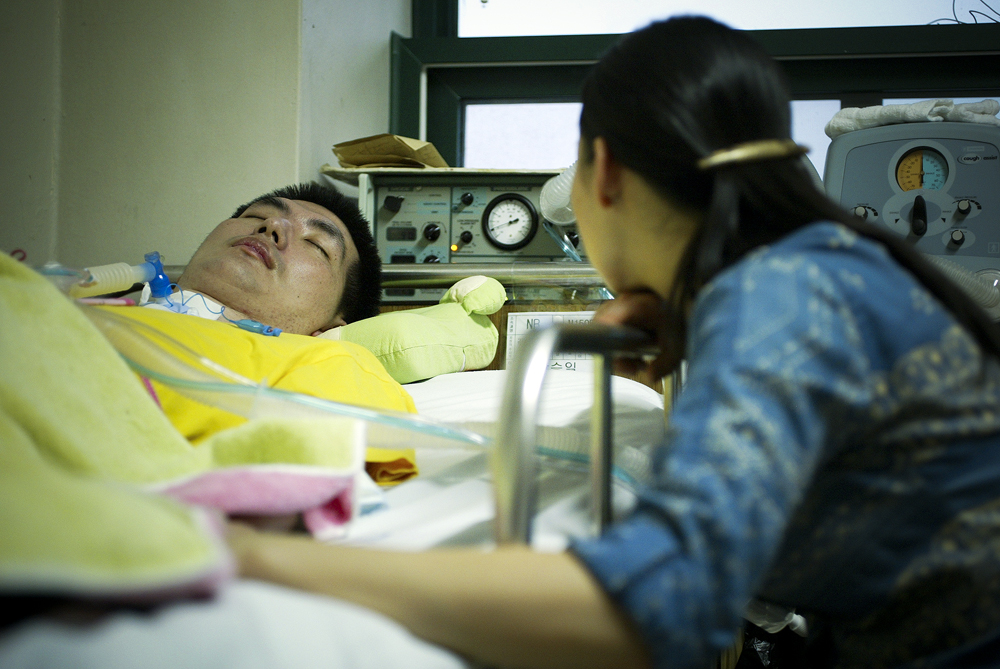 [사진] 루게릭병 환우와 간병인.jpg